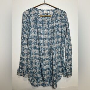 Old Navy Blue and White Floral Blouse
